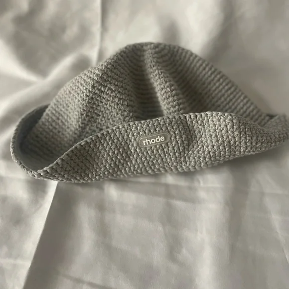 RHODESKIN rhode by Hailey Bieber summer club surprise hat - Picture 1 of 3